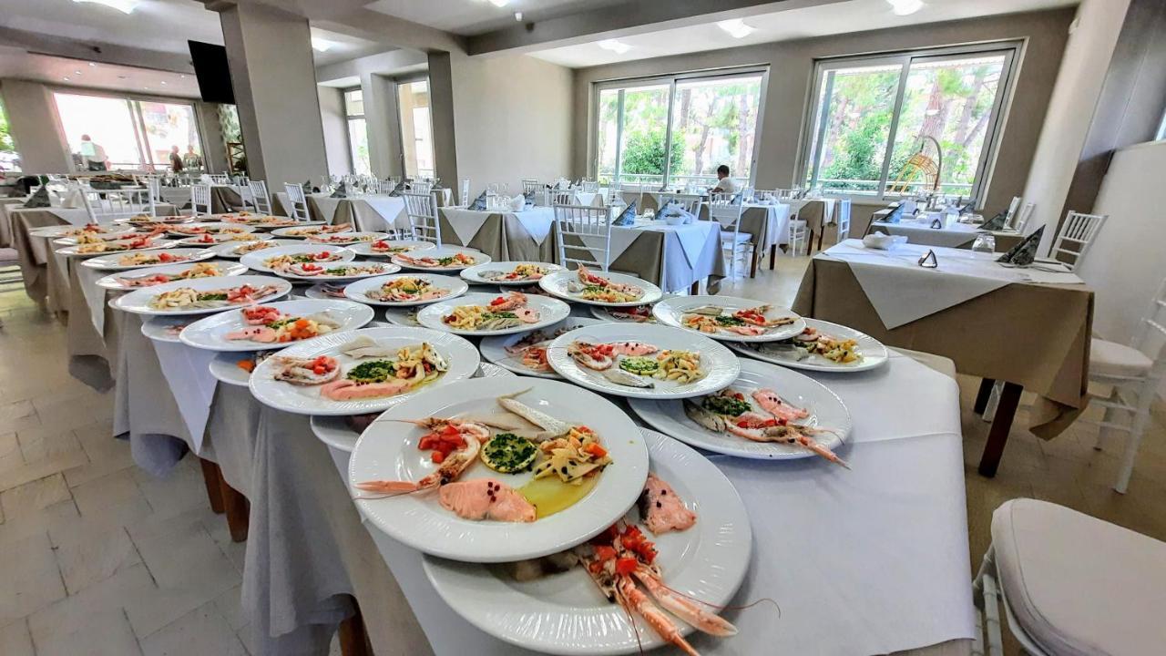 Hotel Pineta Сан-Бенедетто-дель-Тронто Екстер'єр фото