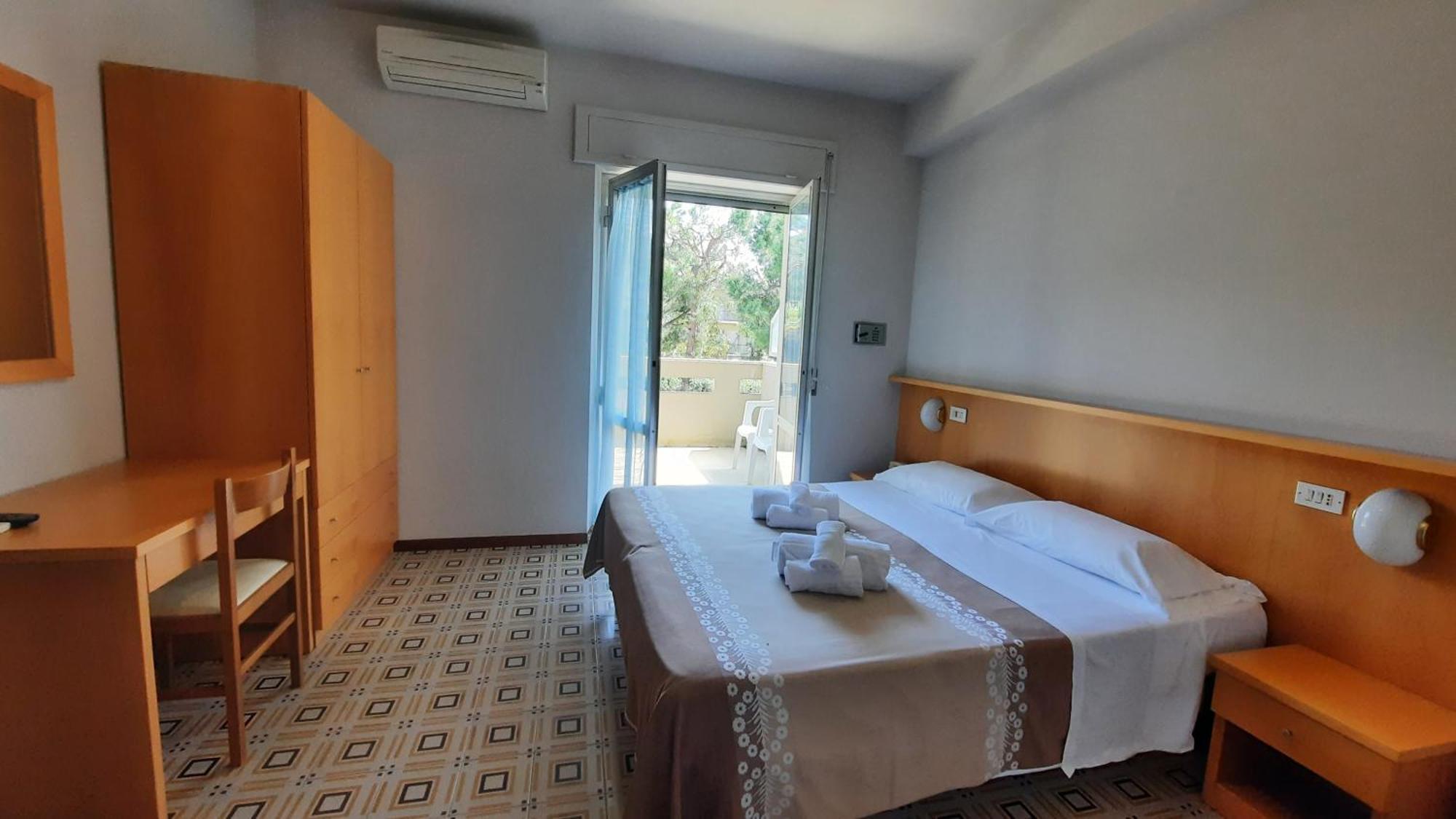 Hotel Pineta Сан-Бенедетто-дель-Тронто Екстер'єр фото