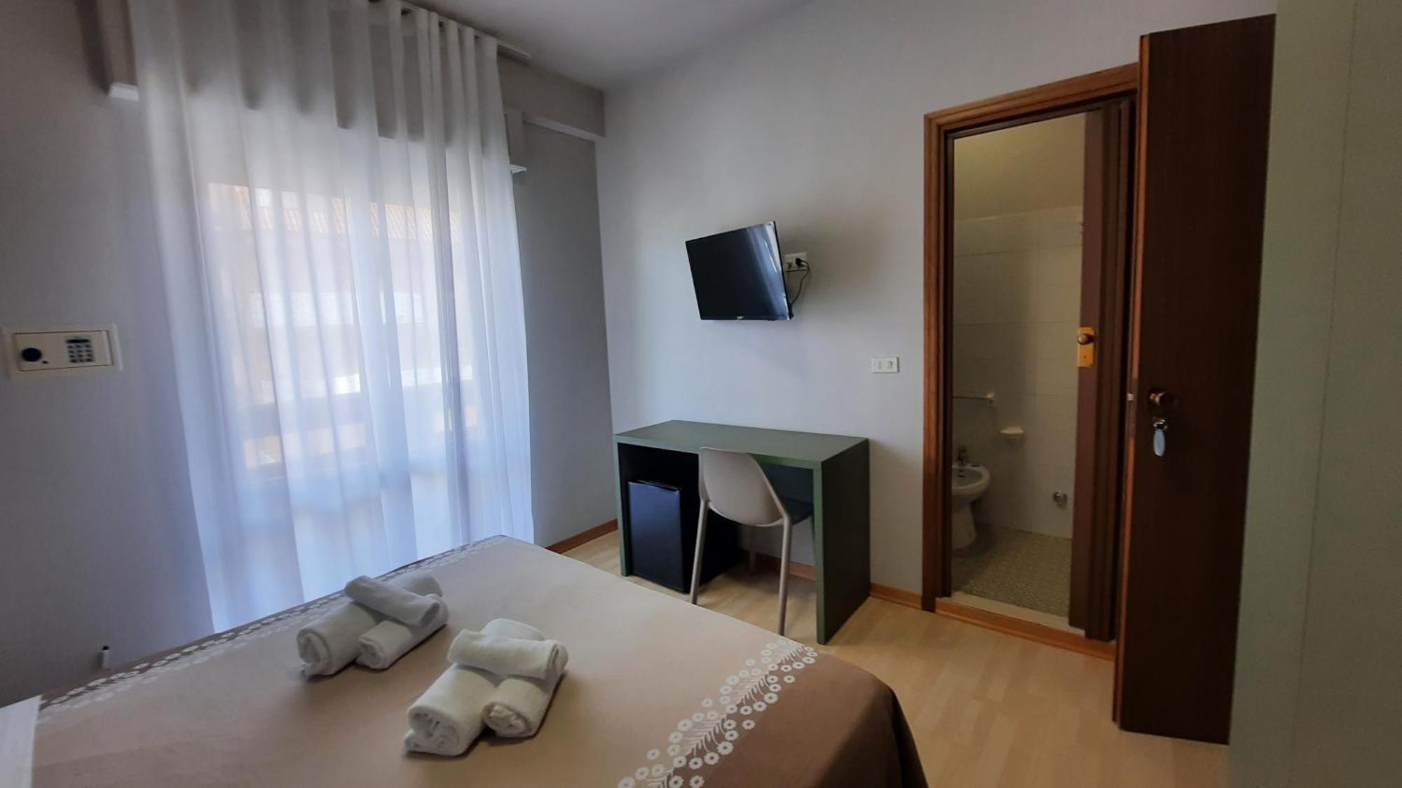 Hotel Pineta Сан-Бенедетто-дель-Тронто Екстер'єр фото