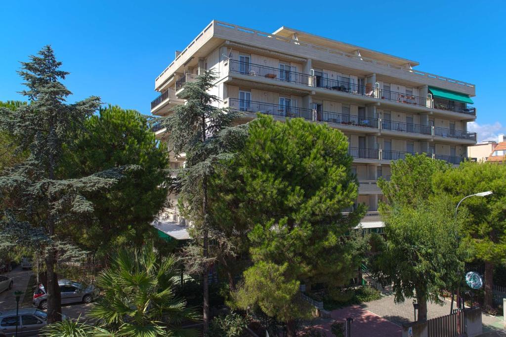 Hotel Pineta Сан-Бенедетто-дель-Тронто Екстер'єр фото